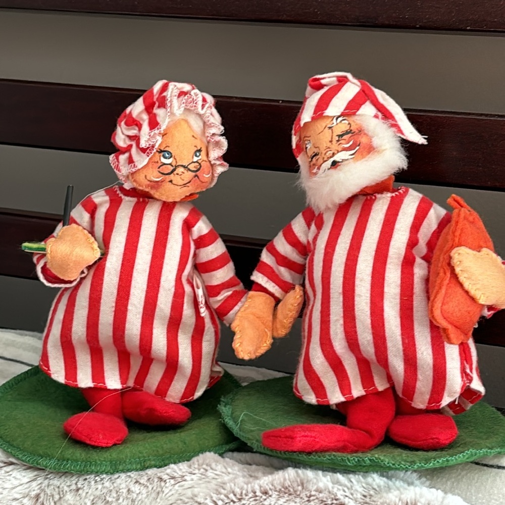 Vintage 1963 Mr. & Mrs. Santa Annalee dolls!